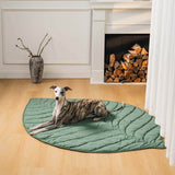 Extra-large leaf-shaped dog blanket