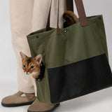Lightweight pet carrier bag, breathable portable single-shoulder cat carrier bag.