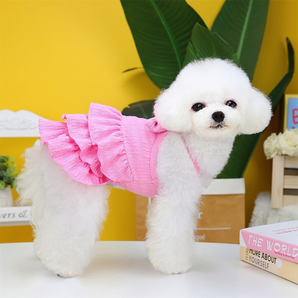 Adorável vestido de cachorro com babados e laço - perfeito para passeios de verão