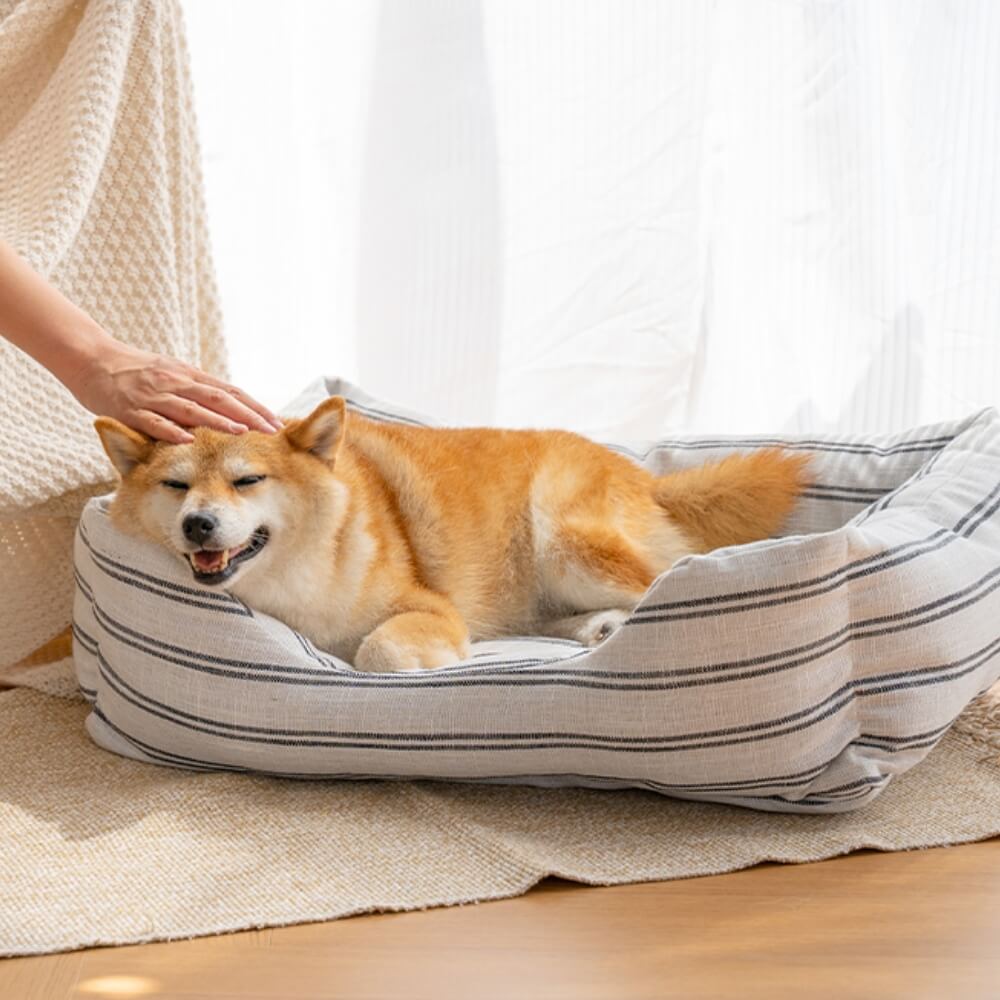 Cama de cachorro respirável listrada clássica para todas as estações