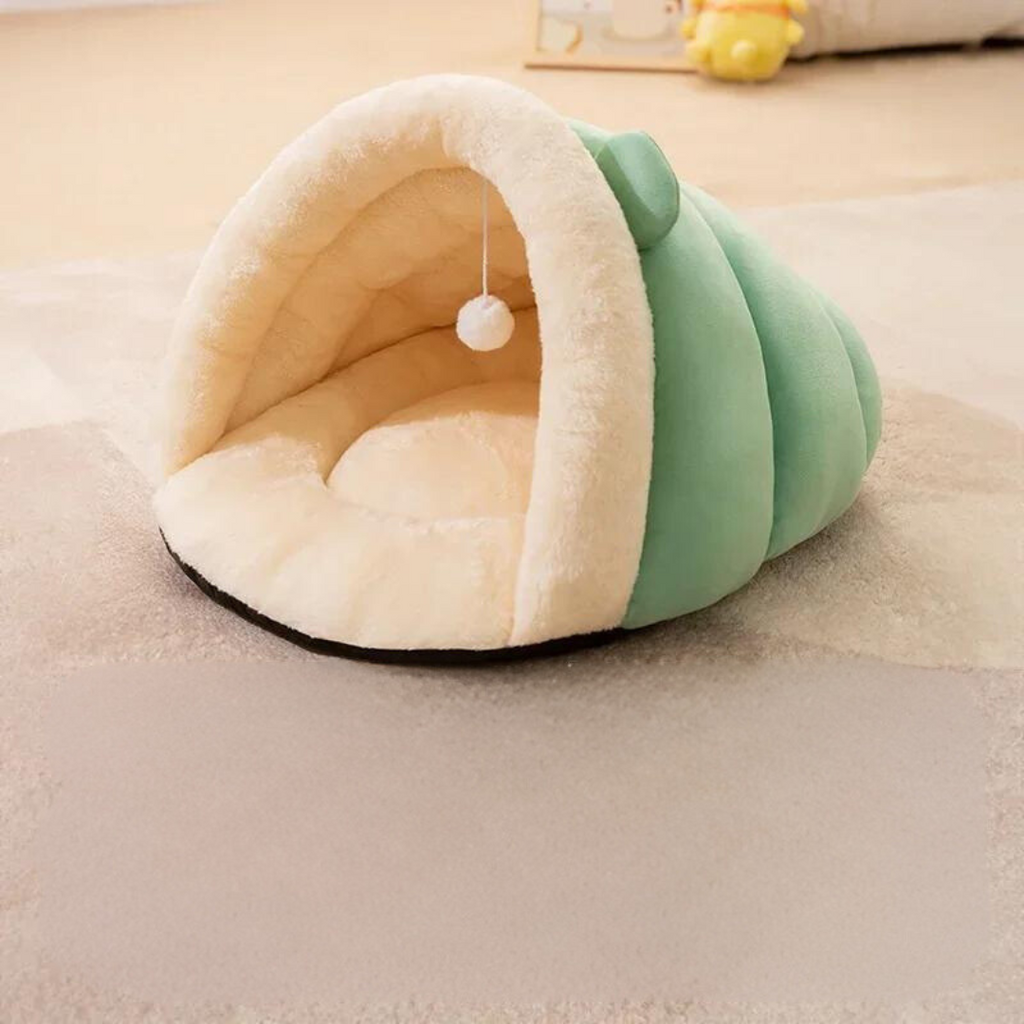 Wolf's Little House Pet Bed