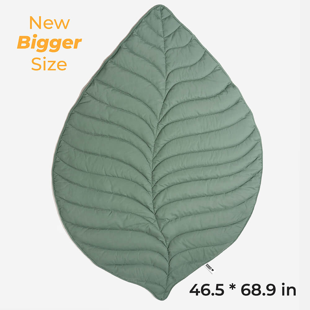 Extra-large leaf-shaped dog blanket