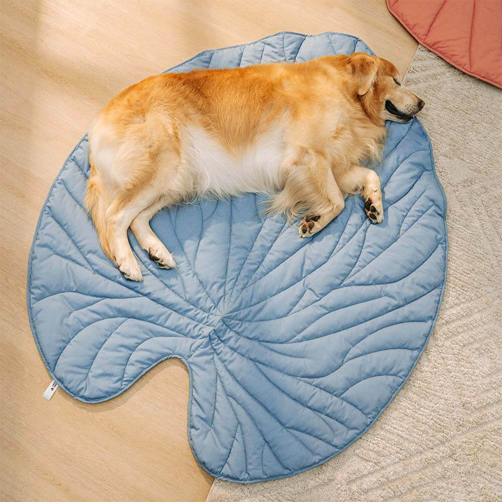Extra-large leaf-shaped dog blanket