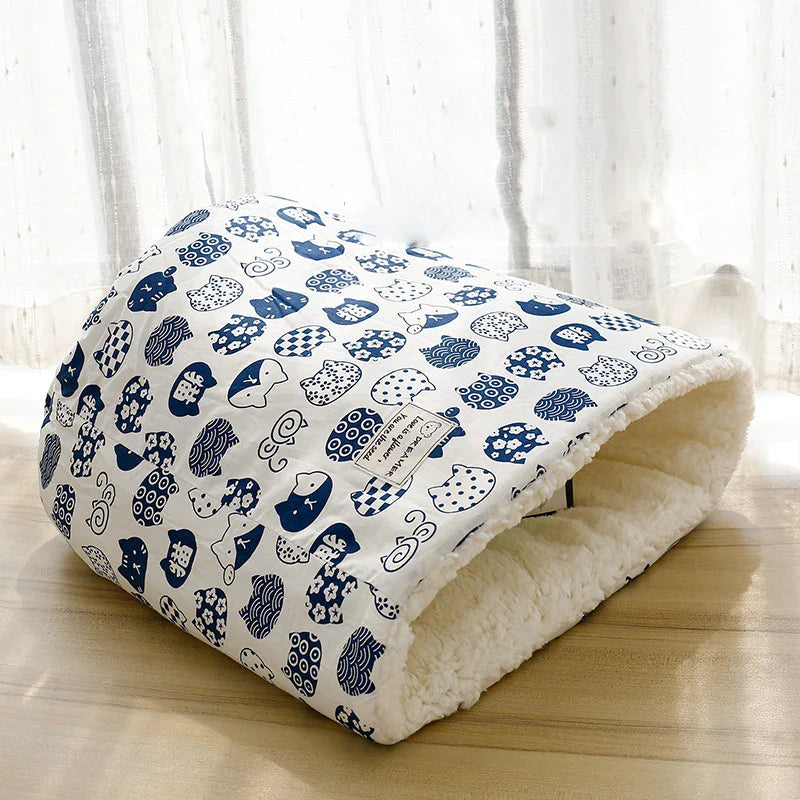 Pet Sleeping Bag with Pickles 