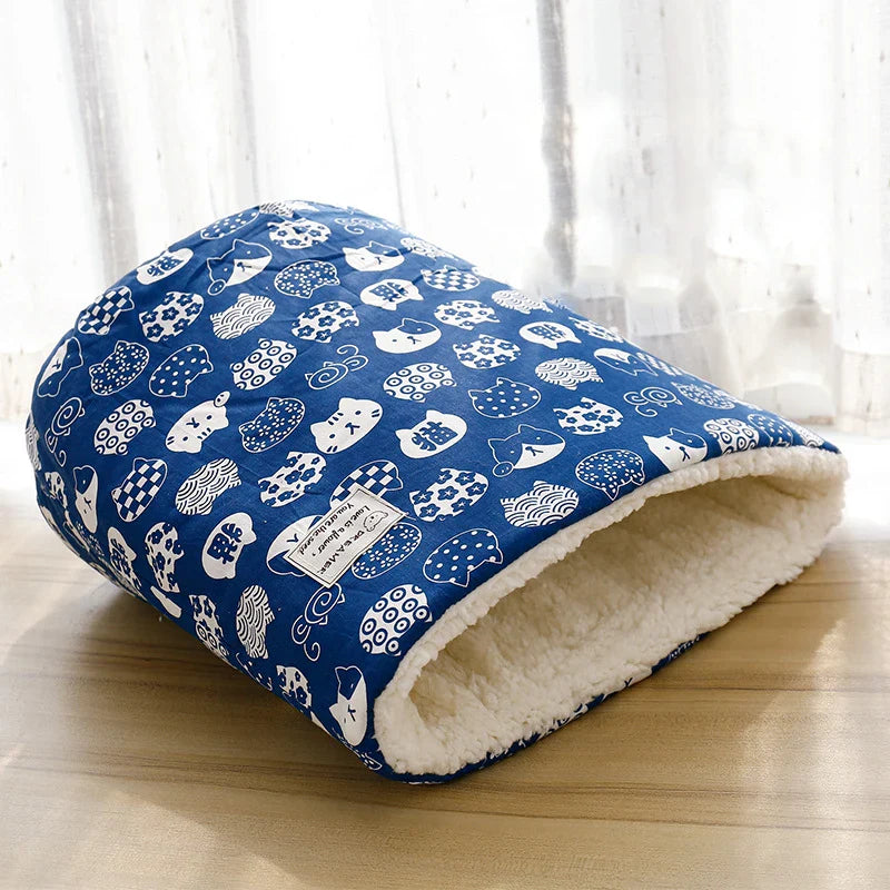 Pet Sleeping Bag with Pickles 
