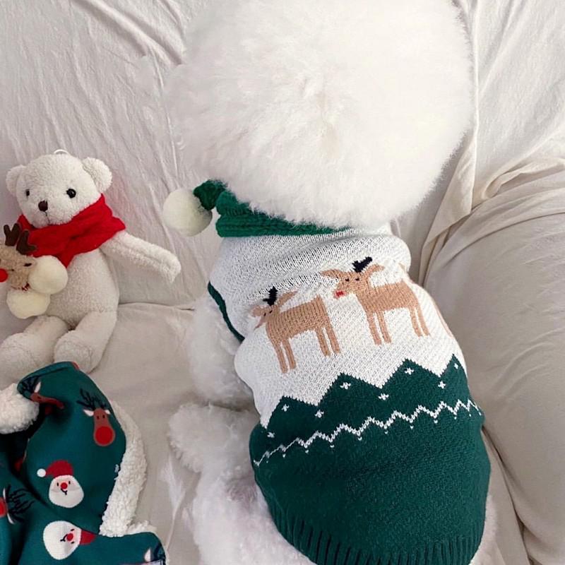 Christmas Knitting with Reindeer 