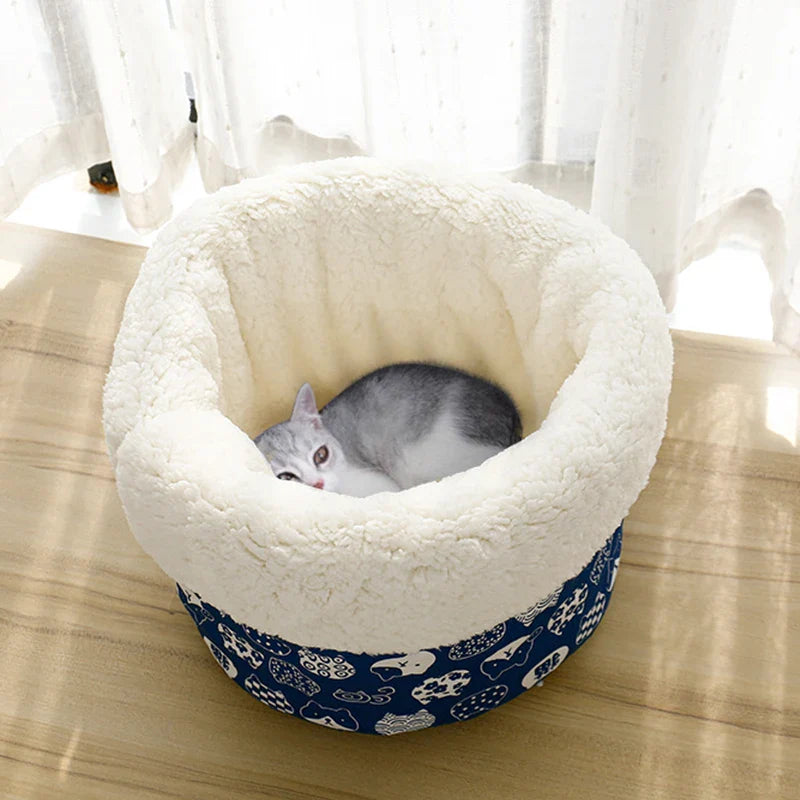 Pet Sleeping Bag with Pickles 