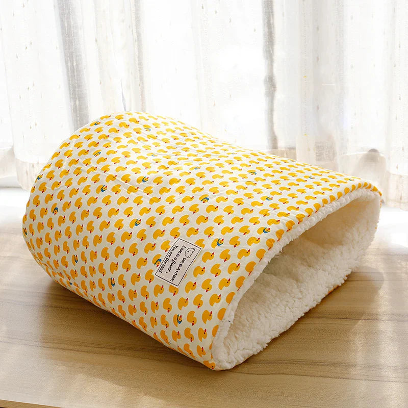 Pet Sleeping Bag with Pickles 